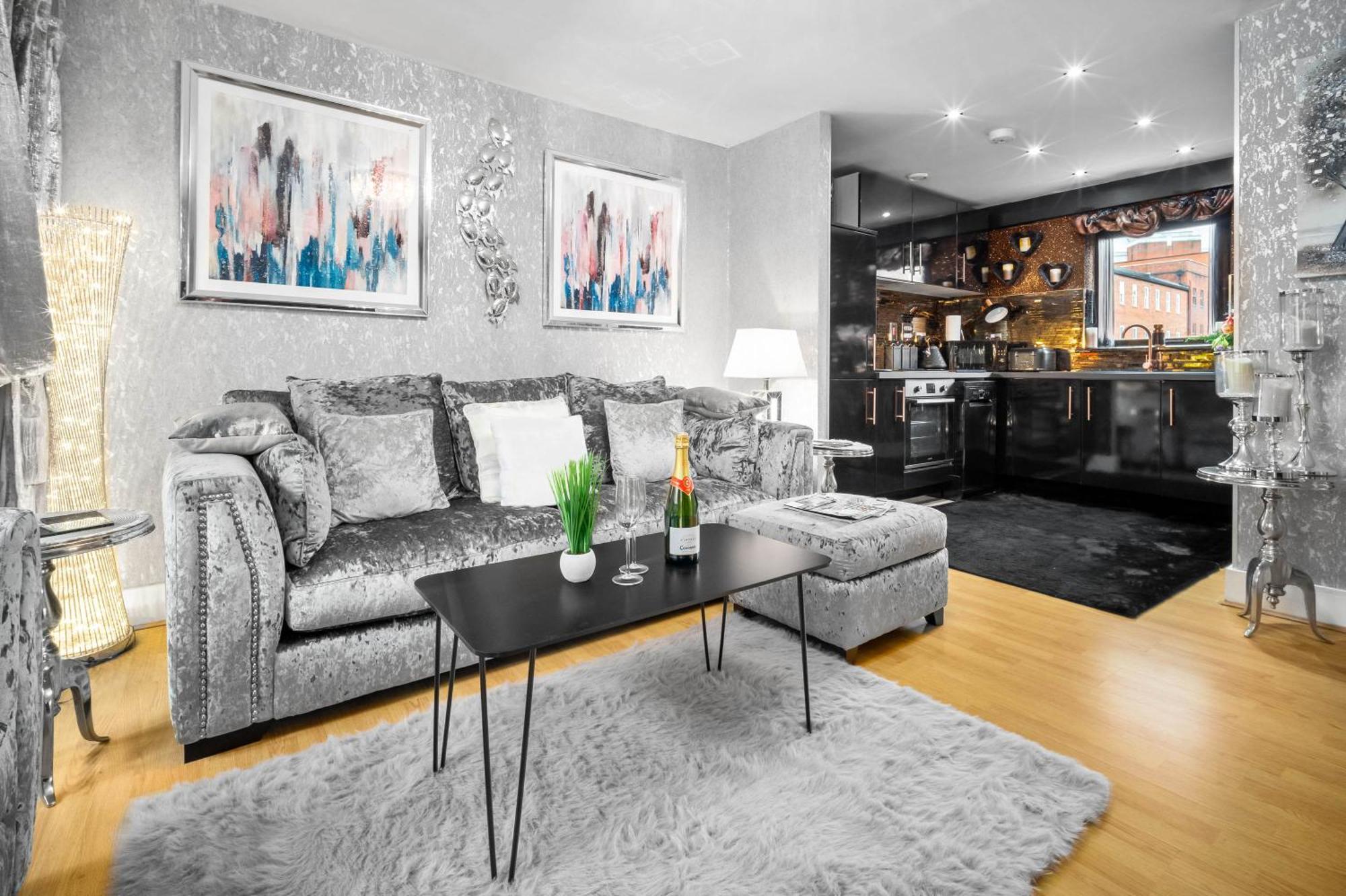 Luxury 1 Bed Flat With Parking 11K - Top Rated - Netflix - Wifi - 70 Inch Smart Tv - Birmingham City Centre - Tv In Bedroom - Top Rated Εξωτερικό φωτογραφία