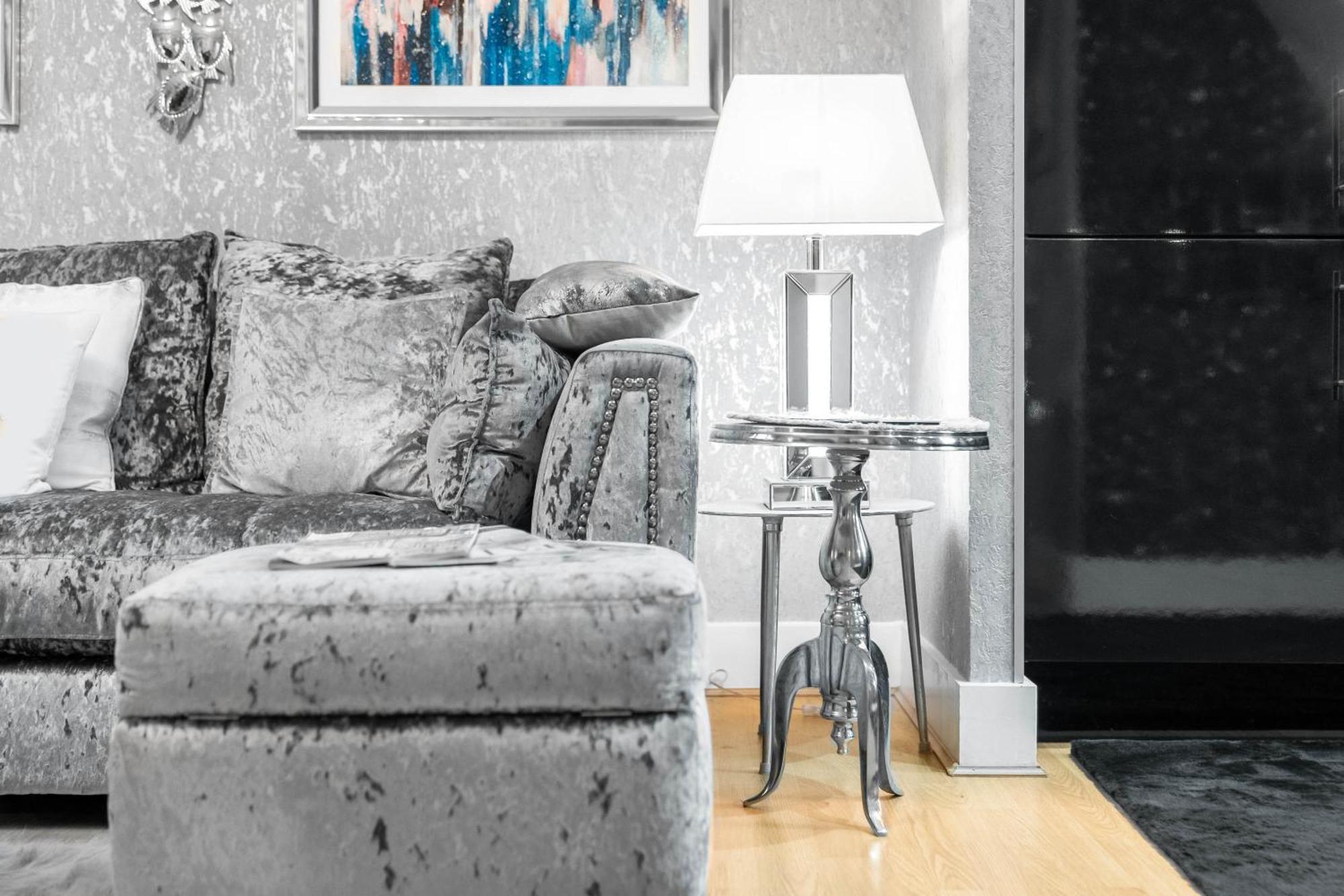 Luxury 1 Bed Flat With Parking 11K - Top Rated - Netflix - Wifi - 70 Inch Smart Tv - Birmingham City Centre - Tv In Bedroom - Top Rated Εξωτερικό φωτογραφία